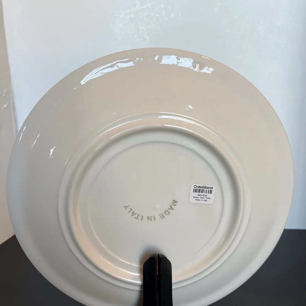 Crate and Barrel Gerber Daisy Buffet Plate   Made in Italy